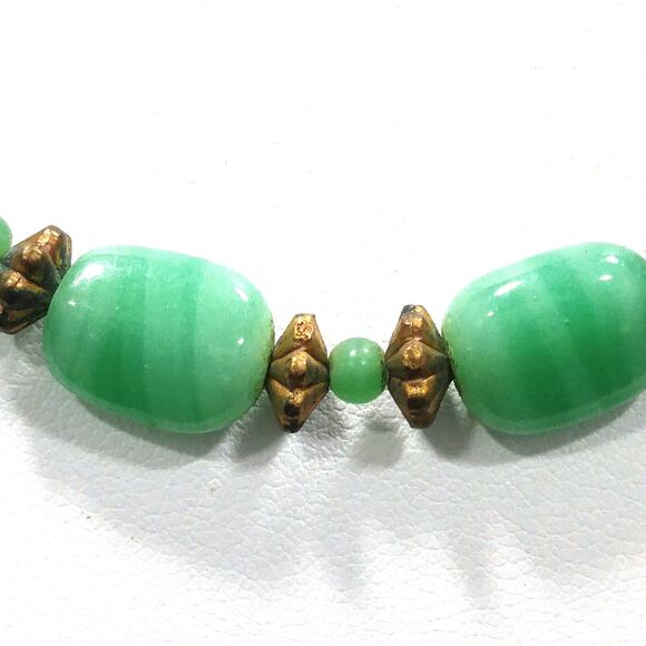 Vintage Green Glass 1930s Beaded Choker Necklace - Picture 3 of 10